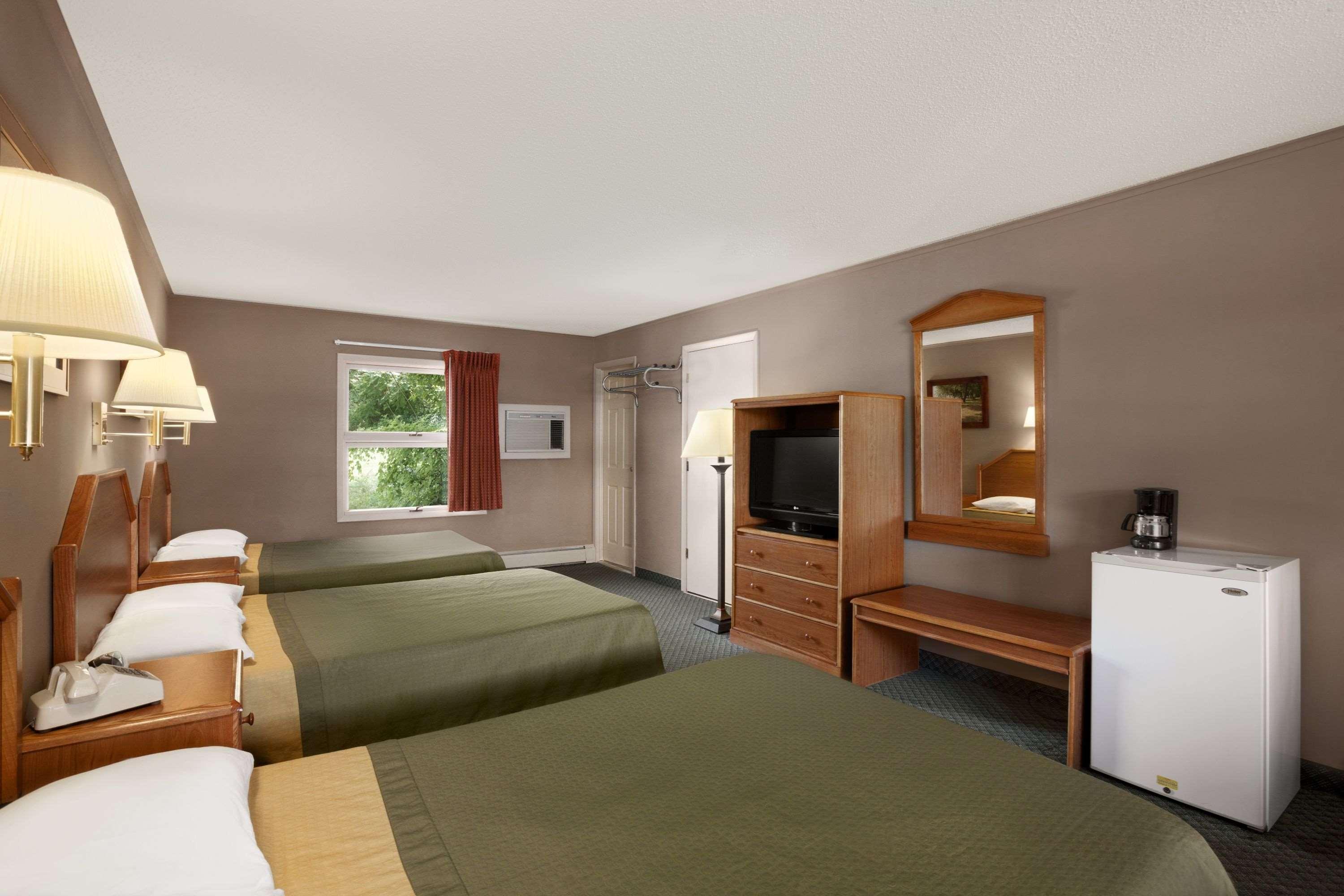 Super 8 By Wyndham Lake George/Downtown Esterno foto
