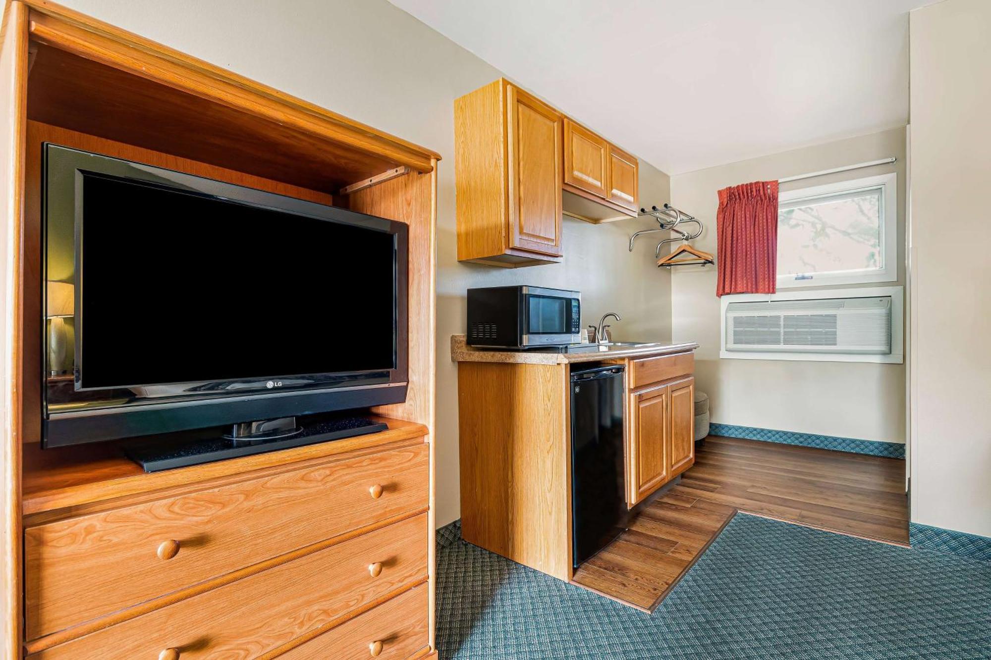 Super 8 By Wyndham Lake George/Downtown Esterno foto